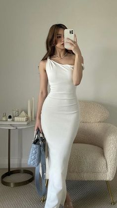 Elegant Dresses White, Slim White Dress, White Dress Classy, The Old Money Aesthetic, White Dress Outfit, Elegant White Dress, Body Con Dress Outfit, Fest Outfits, Mode Zara