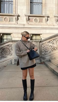 Black Boots Outfit, Skandinavian Fashion, Europe Outfits, Autumn Fits, Skirts With Boots, Paris Outfits, Looks Street Style, Fall Fits, Autumn Outfits