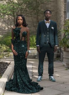 Green And Gold Prom Dress, Prom Shoot, Prom Attire, Prom Photoshoot, Prom Dress Inspo, Prom Inspo, Homecoming Ideas, 11th Grade, Gorgeous Prom Dresses