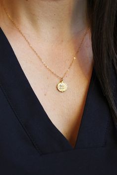 Beautiful and high quality gift for your gemini friend! Gemini birthdays are from May 21-June 20. Trendy and best selling zodiac coin necklace with 14k gold filled chain, jumprings, and clasp. Pendant is 12mm and is 14k gold plated. No nickel. Choose length at checkout! If you prefer a different length, please leave a note at checkout and I'll be happy to accommodate! Giftbox included for easy gift-giving! ALL other zodiac signs: https://www.etsy.com/listing/688720583/celestial-jewelry-gold-zodi Dainty Zodiac Sign Necklace For Gift, Minimalist Zodiac Sign Necklace Gift, Minimalist Zodiac Sign Jewelry Gift, Gold Dainty Zodiac Sign Charm Necklace, Gemini Friend, Gemini Necklace, Gemini Jewelry, Gemini Birthday, Bridal Party Jewelry