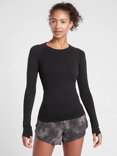 Momentum Top | Athleta Gym Studio, Seamless Top, Long Sleeve Workout, Workout Fits, Black Activewear, Workout Running, Yoga Fashion, Gym Shirts, At The Gym