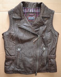 Good day! Vintage Brown Marc O'Polo Women's Leather Vest. Soft leather with insulation. Size 40 on the label. Complete your style If you have any questions, please ask. Have a good mood! Brown Leather Vest, Women Leather Vest, Polo Women, Style Rock, Style Steampunk, Style Punk, Leather Vest, Marc O'polo, Vest Outfits