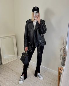 Oversized black leather jacket worn with black split front leggings Leather Jacket Athleisure Outfit, Outfits With Biker Jacket, Black Biker Jacket Outfit Women, All Black Leather Jacket Outfit, Oversized Biker Jacket Outfit, Oversized Blazer Outfit Night, Black Cap Outfit, Charlotte Buttrick