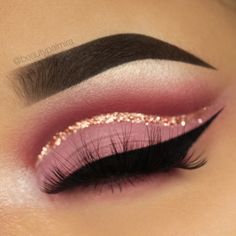 Gold Eyeliner, Shimmer Eye Makeup, Alat Makeup, Shimmery Eyeshadow, Eye Makeup Ideas, Male Makeup