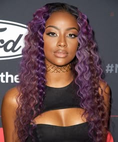 Dark Skin Makeup Looks, Justin Skye, Purple Highlights Brown Hair, Attractive Makeup, Wigs Install, Splash Mermaid, Red Hair With Highlights, Justine Skye, Lilac Hair