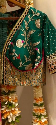 Outfit For Engagement, Stain Stitch, Wedding Blouses, Choli Blouse Design, Blouse Designs Catalogue, Traditional Blouse Designs