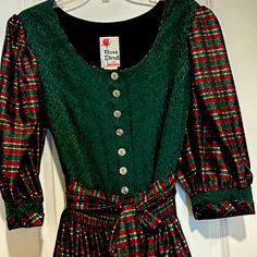 Size 48 Eu 21.5” Pit To Pit Deep Green Light Weight Brocade Pattern Taffeta Plaid Sleeves Perfect Christmas, Octoberfest Dress Matching Full Apron Fully Cotton Lined Bodice Pristine Unworn Condition Smoke Free See Other Dirndls Listed Octoberfest Dress, Dirndl Dress Traditional, Brocade Pattern, Plaid Sleeve, Dirndl Dress, Silver Buttons, Green Light, Matching Dresses, Deep Green