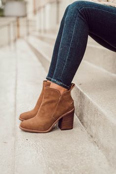 Ugg Booties, Chestnut Boots, Shoes Fall, Booties Outfit, Fall Booties, My Darling, Comfortable Heels, Cow Boy, Fall Shoes