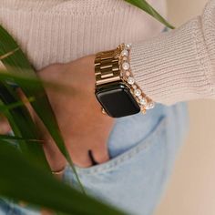 Boost your Apple Watch's look with the Tokyo Metal stainless watch band, a symbol of classy and elegant fashion. It proudly features a stainless steel design that gives your watch a cool, premium feel. Moreover, it turns your Apple Watch into a statement piece of refined elegance. Additionally, this strap is carefully made from high-quality 316L Stainless Steel. As a result, it offers exceptional durability and comfort. Furthermore, apple stainless watch bands unique design maintains lasting bea Apple Watch Fashion, Metal Straps, Steel Design, Silver Roses, Silver Rose Gold, Black Rose, Watch Band, Gold Bands, Elegant Fashion