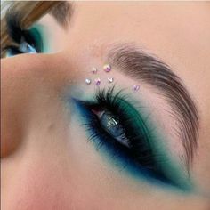 Glam Rock Eye Makeup, Teal Makeup Looks, Teal Eyeshadow Looks, Teal Makeup, Graphic Makeup, Green Makeup, Dope Makeup