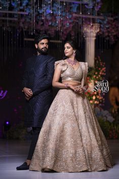 Elegant Hyderabad Wedding With A Lavender Bridal Kanjeevaram Reception Photoshoot Poses, Lehenga Poses, Night Poses, Reception Poses, Bride Pics, Hyderabad Wedding, Dandiya Night, Wedding Matching Outfits