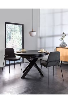 Black Round Extendable Table | La Forma Vashti | Woodfurniture.com