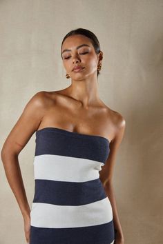 Exclude Effortless luxury in the strapless Cass Knit Dress. Detailed with a white and navy stripe effect. - Strapless Knitted Dress - Midi Length - Flattering and comfortable construction White Knit Dress, How To Measure Yourself, Knitted Dress, Dress Midi, Midi Length Dress, Style Gift, Navy Stripes, Xl Dress, Dresses Xs