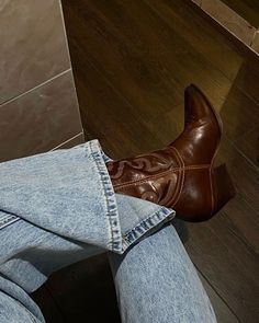 dark brown cowboy boots Mick Schumacher, Looks Country, Cowgirl Aesthetic, Western Aesthetic, Mode Vintage, Mode Inspiration, Boots Outfit