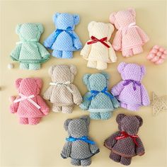 there are many small teddy bears in different colors