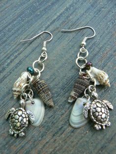 Tiny Seashells, Mermaid Cosplay, People Smiling, Beach Mermaid, Art Coquillage, Fantasy Style, Seashell Earrings, Seashell Jewelry, Skateboard Art