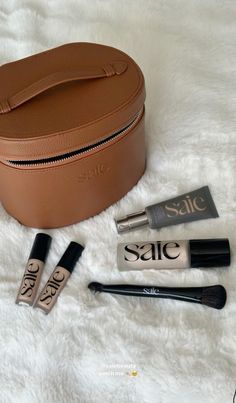 Saie Makeup Bag, Better Everyday, Makeup Photoshoot, Peach Aesthetic, Photoshoot Makeup, Make Up Inspo, What In My Bag, Makeup Obsession, Shower Routine