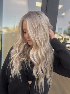 Dimensional Blonde Hair, Root Tap, Ash Blonde Hair Balayage, Ashy Blonde Hair, Ice Blonde Hair, Perfect Blonde Hair, Bright Blonde Hair, Summer Blonde Hair, Ashy Blonde