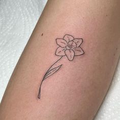 2 Daffodils Tattoo, Dainty Daffodil Tattoo Design, Single Line Daffodil Tattoo, Daffodil Line Art Tattoo, Linework Daffodil Tattoo, Flower Flash Tattoo