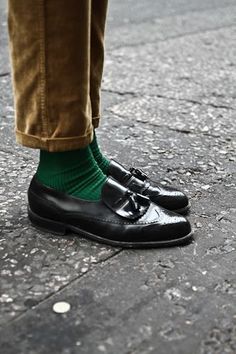 Mode Shoes, Online Stylist, Black Leather Oxfords, Green Socks, Bohol, Tassel Loafers