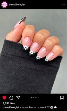 Black And White Flower Nails, Nails With Black Tips, Minimal Nail Design, White Flower Nails, White Nail Inspo, Minimal Nail, Nails With Black, Black And White Nail, Acrylic Nails Almond Shape