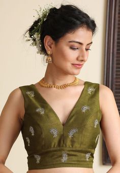 Sleeveless Blouse With Silk Saree, Olive Green Blouse Designs, Grey Saree Blouse Combination, Green Color Blouse Designs, Olive Green Blouse For Saree, Green Saree Blouse Designs, Green Silk Blouse Designs, Traditional Green Silk Blouse, Green Sleeveless Blouse With Pallu