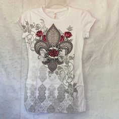 Sweet Girl Short Sleeve Fleur De Lis T-Shirt In Pink And Greys With Silver Glitter Highlights With A Floral Paisley Curly Q Print.Approximate Flat Lay Measurements: Pit To Pit 16” Length Center Back Base Of Collar To Hem 25” Width At Hem 15.5”. Junior Sizing. New Without Tags. Boho Romantic Roses Sparkly Scrolly Floral Curly Q's Rosebud Bohemian Biker Western Girlie Feminine Fleur De Lis Spring Crew Neck Tops With Glitter Print, Fitted Glitter Print Tops For Summer, Fitted Casual Top With Glitter Print, Casual Glitter Print Tops For Spring, Casual White Shirt With Paisley Print, Fitted Short Sleeve Tops With Glitter Print, Fitted Cotton Top With Glitter Print, Fitted Glitter Print Cotton Top, Fitted Glitter Print Crew Neck Top