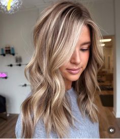 Easy Upkeep Blonde Hair, Golden Highlights Blonde Hair, Effortless Blonde Hair, Medium Blonde With Highlights, Warm Blonde With Money Piece, Winter 2024 Blonde Hair Trends, Blonde Dimensional Hair Balayage, Blonde Hair With Lowlights Fall Caramel, Root Smudge Brunette To Blonde