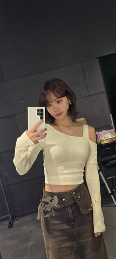 Chaewon Weverse, Angel Dress, Manga Anime One Piece, Lucky Girl, Kpop Outfits, Girls Generation, Mbti, South Korean Girls