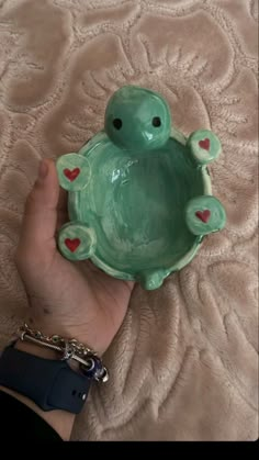 not mine❗❗❗ Clay Turtle Bowl, Ceramic Animals Easy Pinch Pots, Ceramic Pinch Pots Animals, Multi Pinch Pot Ideas, Clay Things To Make Aesthetic, Clay Crafts Turtle, Pitch Pots Ideas Clay, Cute Ceramics Ideas Easy, Airdryclay Ideas Cute