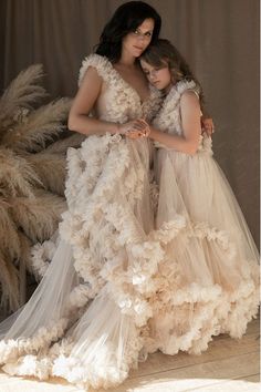 Gown For Mother, First Communion Photography, Ruffle Tulle Dress, Black Bandage Dress, Tulle Dresses, Haute Couture Gowns, Photography Maternity, Baby Shower Dresses, Maternity Gowns