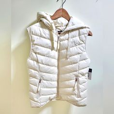 Lauren Ralph Lauren Women’s Hooded Puffer Vest New With Tag Small Casual Winter White Hooded Jacket With Detachable Hood, Casual Winter White Hooded Jacket For Spring, Casual White Hooded Jacket For Spring, Casual Spring Puffer Jacket With Drawstring Hood, Cream Puffer Jacket, Ralph Lauren Women, Ralph Lauren Womens, Puffer Vest, Preppy Outfits