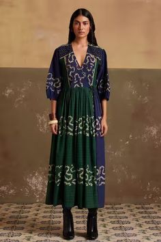 Buy Emerald Green Cotton Printed And Embroidered Poem Color Block Dress For Women by Cord Online at Aza Fashions. Block Print Kurti Designs Latest, Block Printed Dress, Aesthetic Kurta, Kurta Designs Women Casual, Blaise Zabini, Printed Kurti Designs, Clothing Pattern Design, Kurti Style, Latest Kurti