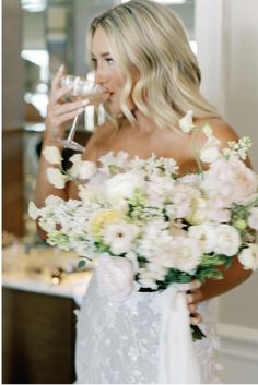 First Touch Photos, Wedding Details Photos, Bridal Getting Ready Pictures, Bridal Era, Summer Wedding Photography, Wedding Photo Inspo, Wedding Shot List, Bride Photos, Summer Bride