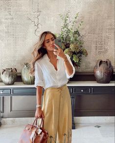 Old Money Outfits Italy, Old Money Mom Aesthetic Outfit, Old Money Style Women Classy Summer, Old Money Aesthetic Outfit Spring, Old Money Italy Outfits, Old Money Outfit Women Aesthetic, Old Money Aesthetic Outfit Women Summer, Elizabeth James Outfits, Lidia Millen