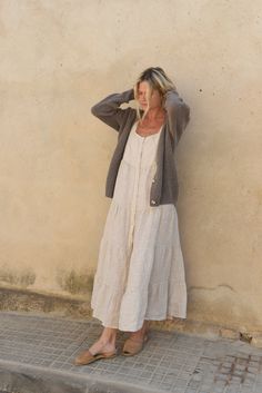 Neutral Boho Clothing Aesthetic, Olden Days Outfits, Cottage Core Mom Outfits, Relaxed Mom Outfit, Farmers Market Outfit Aesthetic, Spring Esthetics, Natural Romantic Clothing Style, Cozy Clothes Aesthetic, Cardigan Cafe