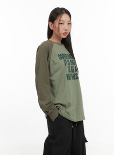 Product Detail Style : Street, Acubi Occasion : Back to school Type : TShirts Print : Lettering Material : Cotton Sleeve : Long sleeve Neck : Raglan Fit : Loose fit Cotton100 Color : White, Dark green, Dark brown Made in Korea Model Size Model is wearing size S/M and the color Dark green. Height : 5'5" | 166cm / Top : S / Bottom : S (25 inch) .prddescription table, .prddescription td, .prddescription th { border : 1px solid black; border-collapse : collapse; padding: 10px; } Size(Inch) Size Shou Casual Khaki T-shirt With Letter Print, Casual Raglan Sleeve T-shirt For College, Casual Raglan Sleeve T-shirt For Everyday, Streetwear Raglan Sleeve Tops With Letter Print, Trendy Cotton Tops With Raglan Sleeves, Brown Long Sleeve Tops For College, Fall College Brown Tops, Relaxed Fit Tops For College Style In Fall, Relaxed Fit Tops For College In Fall