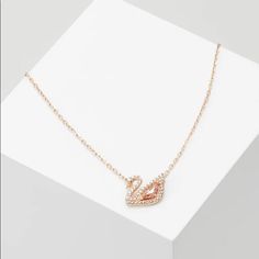 Swarovski Jewelry Pink, Swarovski Necklace Gold, Jewelry 2025 Trends, Swarovski Necklace Swan, Aesthetic Article, Swarovski Aesthetic, Swarovski Swan Necklace, Rose Gold Jewelry Necklace, Trend Aesthetic