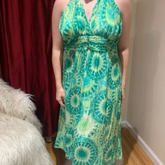 Green Halter Dress. Super Comfortable And Figure Flattering. Gorgeous Green Tropical Pattern With Soft Twirly Hem. Great For Dancing! Never Worn Green Halter Dress, Tropical Pattern, Halter Dress, Womens Dresses, Green, Women Shopping, Pattern, Color