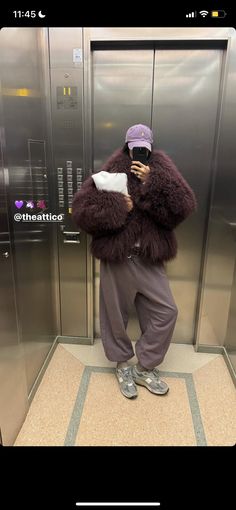 Fur Outfit, Gilda Ambrosio, Paris Outfits, Looks Street Style, Winter Fits, Sport Chic, Coat Outfits, Mode Inspo, Sporty Outfits