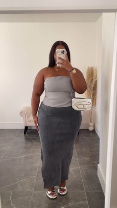 Plus Size Outfits Elegant Curvy Fashion, Plus Size Outfits Jeans, Fashion Outfits Midsize, Trendy Plus Size Outfits, Plus Size Going Out Outfits, Disney Princess Challenge, Grey Tube Top, Being A Princess, Plus Size Baddie Outfits