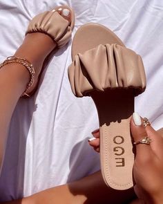 Fancy Sandals, Pretty Sandals, Fashion Shoes Heels, Cute Shoes Heels, Fashion Shoes Sandals, Fashion Slippers, Fancy Shoes, Hype Shoes