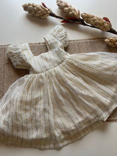 Traditional Frocks For Kids, Baby Girl Indian Dress, Frock Designs For Girl Kids, Onam Dress For Baby Girl, Simple Cotton Frocks For Kids, Cotton Frock Designs For Kids, Kids Dress Ideas, Onam Dress For Kids, White Georgette Dress