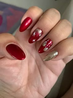 35+ Best DIY Christmas Nail Designs - Bellatory Holiday Nails Winter Christmas, Nails Winter Christmas, Burgundy Nail Designs, Christmas Burgundy, Nail Art Designs For Beginners