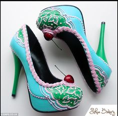 Intricate: The creations are applied to the shoes with the actual tools used by bakers such as a piping bags Doe Deere, Customised Shoes, Quirky Shoes, Killer Heels, Shoe Inspiration, Fabulous Shoes