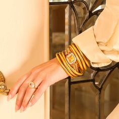 Gold All Weather Bangles® (AWB®) sind die Kraft bei BuDhaGirl. Diese erstaunlichen Armbänder sind schwerelos, geräuschlos, wasserdicht und TSA-sicher. Jeder der neun Armreifen in diesem Set soll eine Absicht für deinen Tag darstellen. Wenn du sie morgens anlegst, bestätige deine Absichten für den Tag, und wenn du sie abends abnimmst, fülle dich mit Gedanken der Dankbarkeit. Dieses tägliche Ritual wird Ihren Geist zu Beginn und am Ende eines jeden Tages beruhigen. Gold All Weather Bangles® (A Luxury Yellow Gold Bracelets, Adjustable Luxury Bangle For Everyday, Elegant Adjustable Yellow Bangle, Elegant Adjustable Yellow Cuff Bracelet, Elegant Yellow Cuff Bracelet As Gift, Elegant Yellow Cuff Bracelet Gift, Luxury Adjustable Yellow Jewelry, Elegant Yellow Bangle For Gift, Luxury Gold Bangle For Party