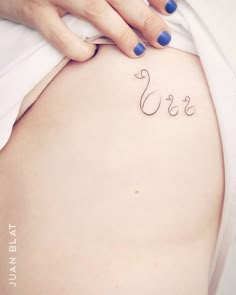 Tattoos For Women On Thigh, Motherhood Tattoos, Mom Tattoo Designs, Mommy Tattoos, Inspiration Tattoos, Mother Tattoos, Tattoos Geometric, Tattoo For Son, Baby Tattoos