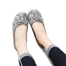 ❁Embrace Timeless Style with a Touch of Modernity: Floral Print Ballet Flats with RuYi Knots ❁Step into a world of charming elegance with our captivating floral print ballet flats featuring exquisite RuYi knot appliques! These comfortable flats seamlessly blend classic style with modern flair, offering a touch of cultural intrigue and timeless appeal. Available in a stunning array of colors - blue, red, and grey, you can find the perfect pair to complement your unique style. ❁A Fusion of Comfort Gray Round Toe Flats For Spring, Gray Flats For Spring, Womens Flat Shoes, Floral Ballet Flats, Shoes Office, Women's Slip Ons, Comfortable Flats, Grey Floral, Flat Shoes