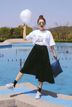 Moda Ulzzang, Oversized Shirt Outfit, Vintage Dresses Casual, Mode Abaya, Grunge Vintage, Korean Fashion Trends, Ulzzang Fashion, Korea Fashion