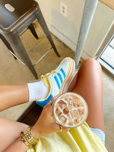 Blue And Yellow Adidas, Yellow Gazelle, Adidas Gazelle Outfit, Tan Outfit, Starbucks Summer, Adidas Outfit Shoes, Yellow Adidas, Downtown Outfits, Yellow Outfit